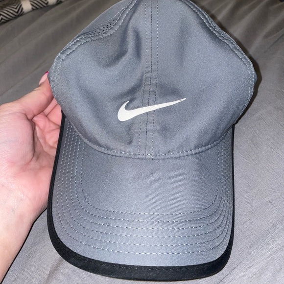 Nike Hate - Picture 1 of 4